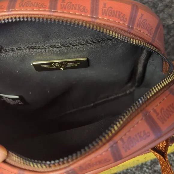 Willy Wonka And The Chocolate Factory Golden Ticket Bag - Picture 6 of 11